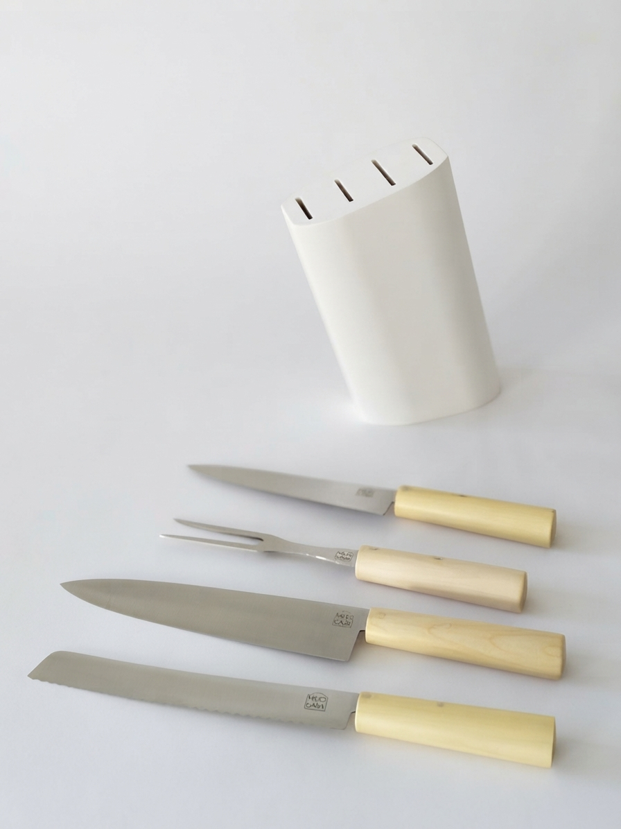 ceppo coltelli in legno bianco