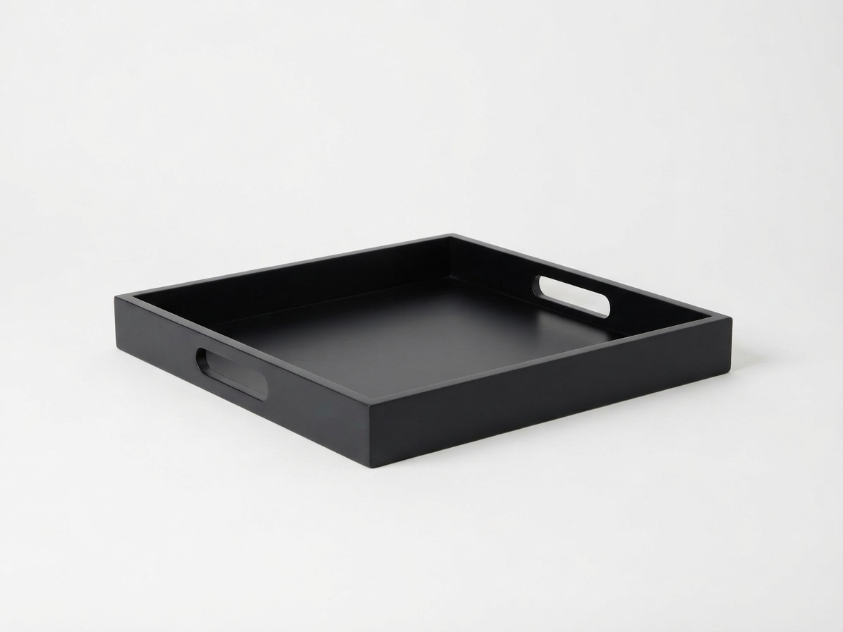 Vassoio in legno laccato nero opaco